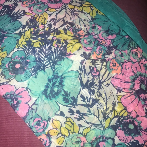 Floral squared scarf 🧣 - Picture 3 of 4